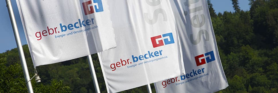 Gebrüder Becker – Headerbild Referenzen mit Firmenfahnen
